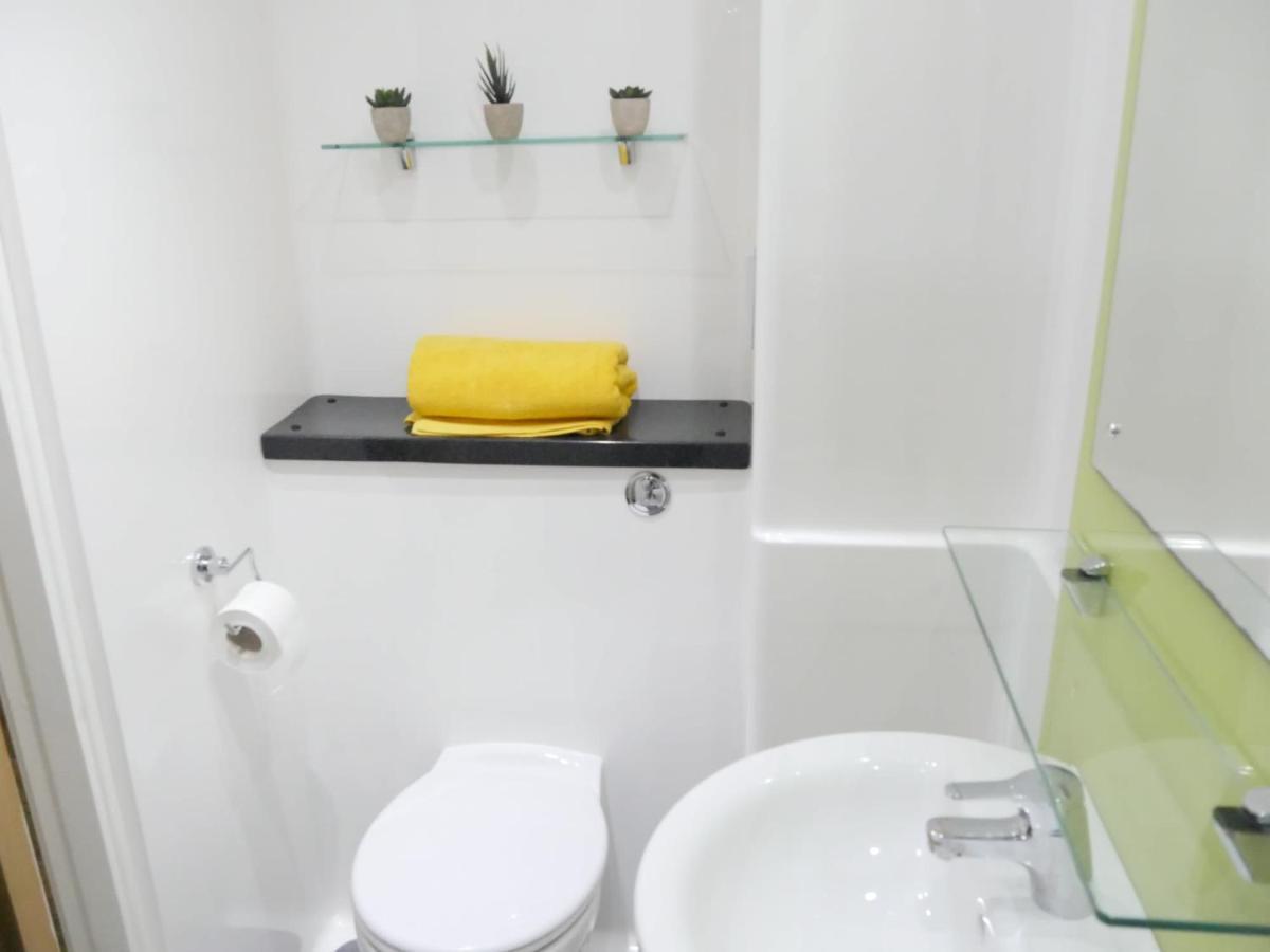 Corner House In Sheffield Apartment Bagian luar foto